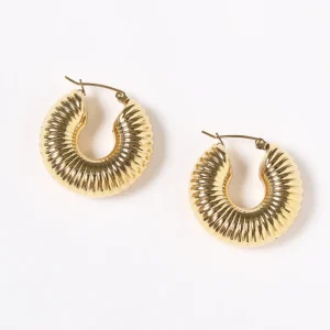 Zarcillos dorados en forma de aro gruesos