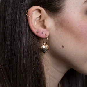 Conjunto de  pendiente de gota de metal con forma de corazon